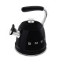 Bouilloire sifflante SMEG Noir WKF01BL - vue plongée bec verseur fermé