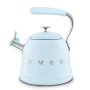 Bouilloire sifflante SMEG Bleu azur WKF01PB vue latérale